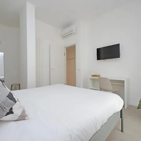 Apartament Brand New Modern 2 Stops To Colosseum