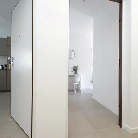 Brand New Modern 2 Stops To Colosseum Apartment Rome