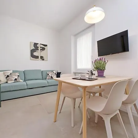 Brand New Modern 2 Stops To Colosseum Apartment